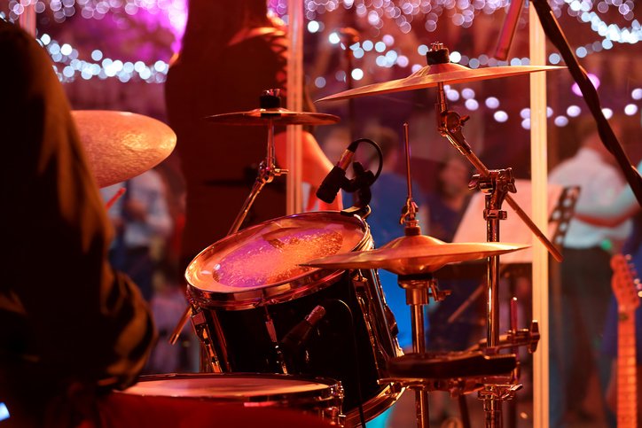 Website for musicians - a drum kit at a wedding gig